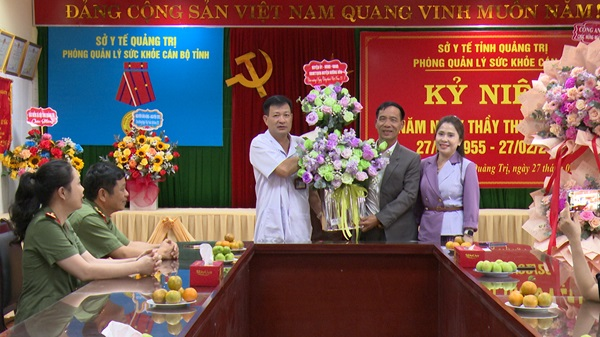 Thăm Ngày Thầy thuốc Việt Nam năm 2024